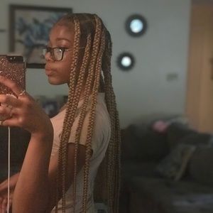 Meet your Posher, Samyra